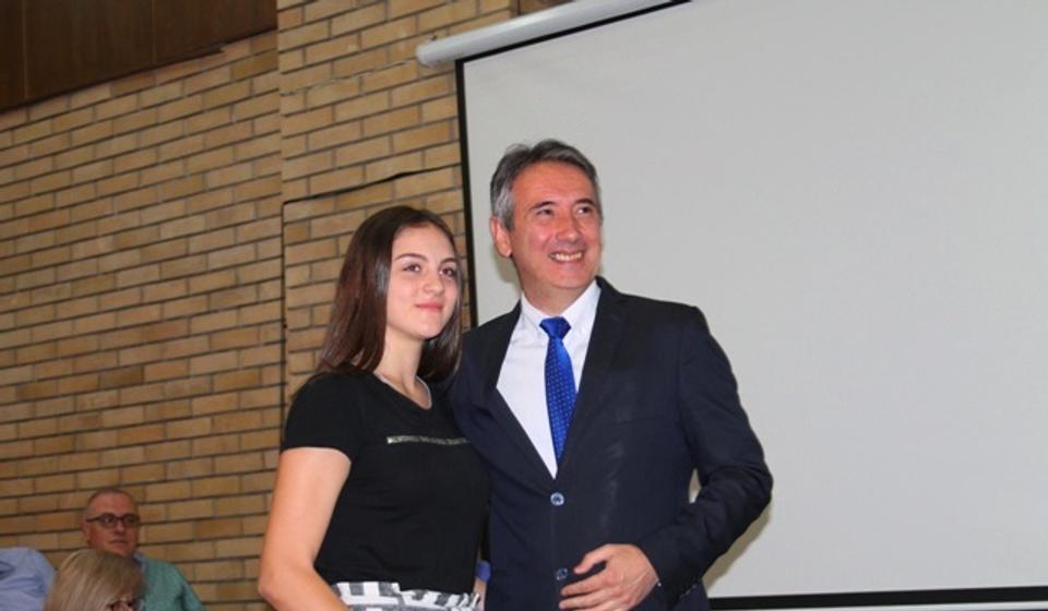 Teodora Đorđević, đak generacije OŠ Radoje Domanović. Foto VranjeNews