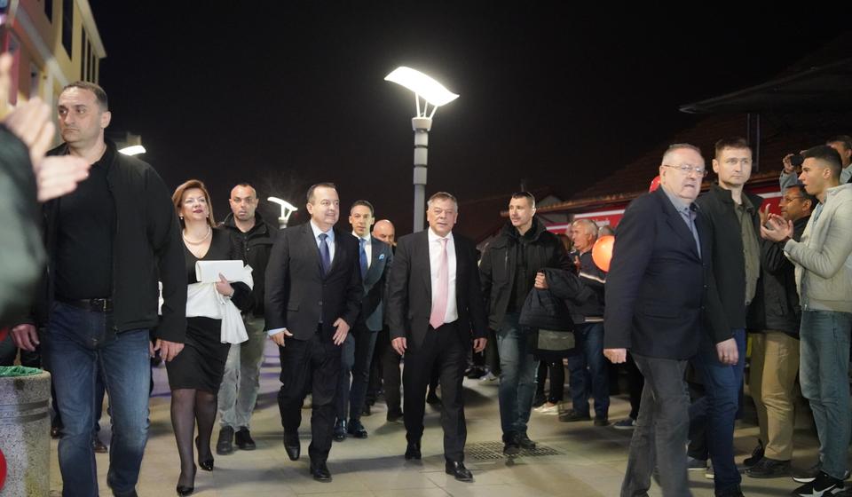 Dolazak stranačkih funkcionera na završnu konvenciju liste 