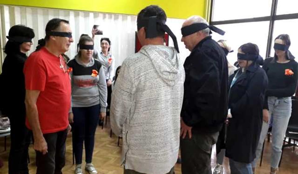 Narandžasta čajanka sa novinarima. Foto SOS Telefon Vranje