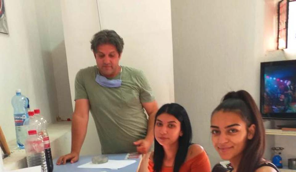 Dejan Bajramović sa saradnicama. Foto lična arhiva