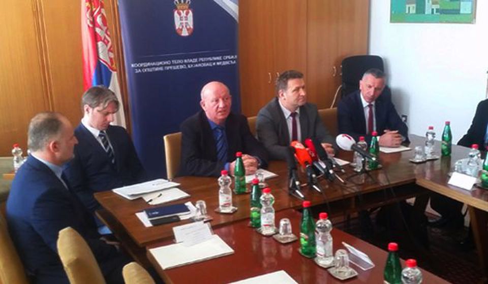 Stanković sa liderima Albanaca sa juga Srbije. Foto VranjeNews