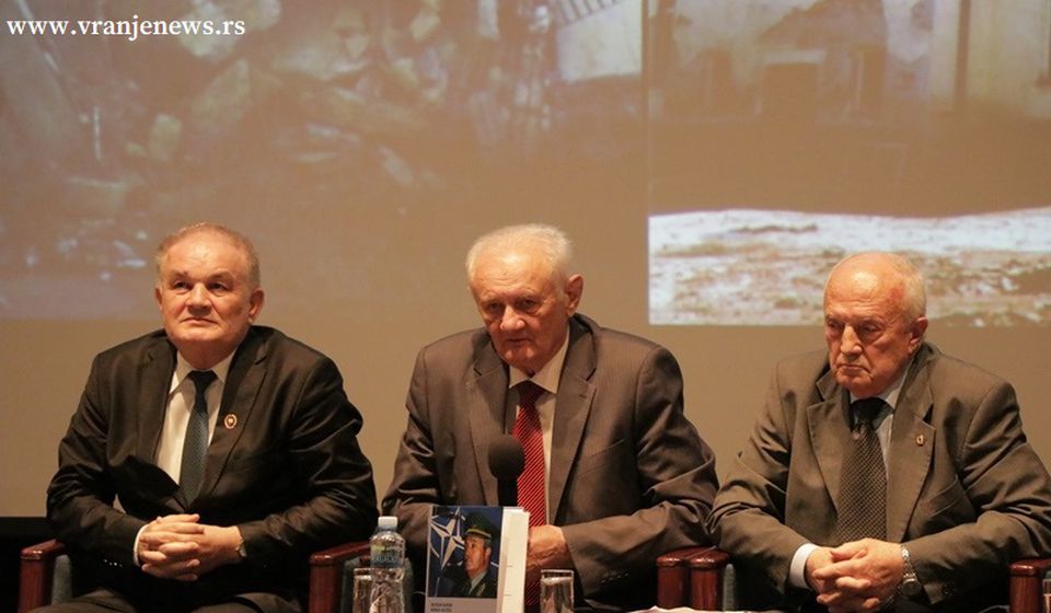 Detalj sa promocije knjige o generalu Jovanu Milanoviću (desno). Foto Vranje News
