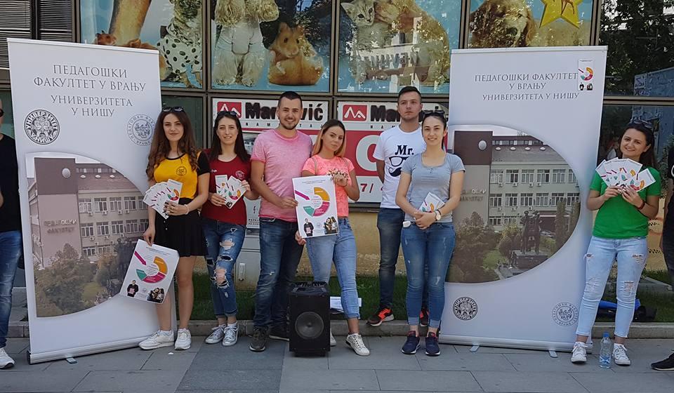 Kampanja upisa u centru Vranja. Foto Pedagoški fakultet, Fejsbuk