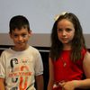 Pošto ima nov bicikl, Jovana poklonila nagradu drugu Mateji. Foto VranjeNews