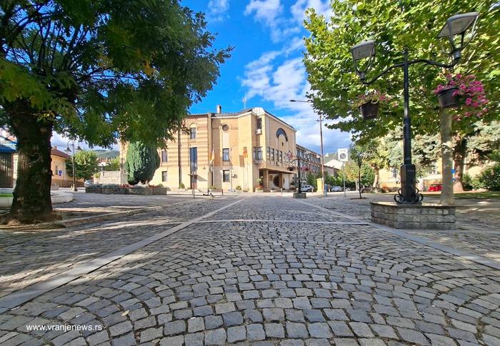 I iz ove zgrade se botuje za SNS: Gradska uprava Vranje. Foto Vranje news