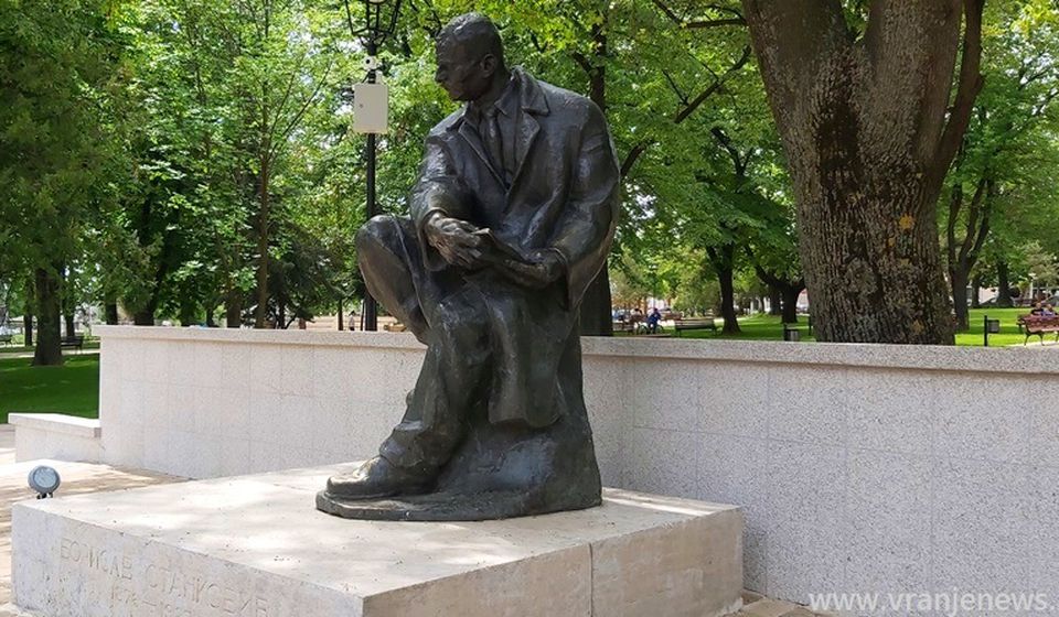 Spomenik Borisavu Stankoviću u Gradskom parku u Vranju. Foto Vranje News