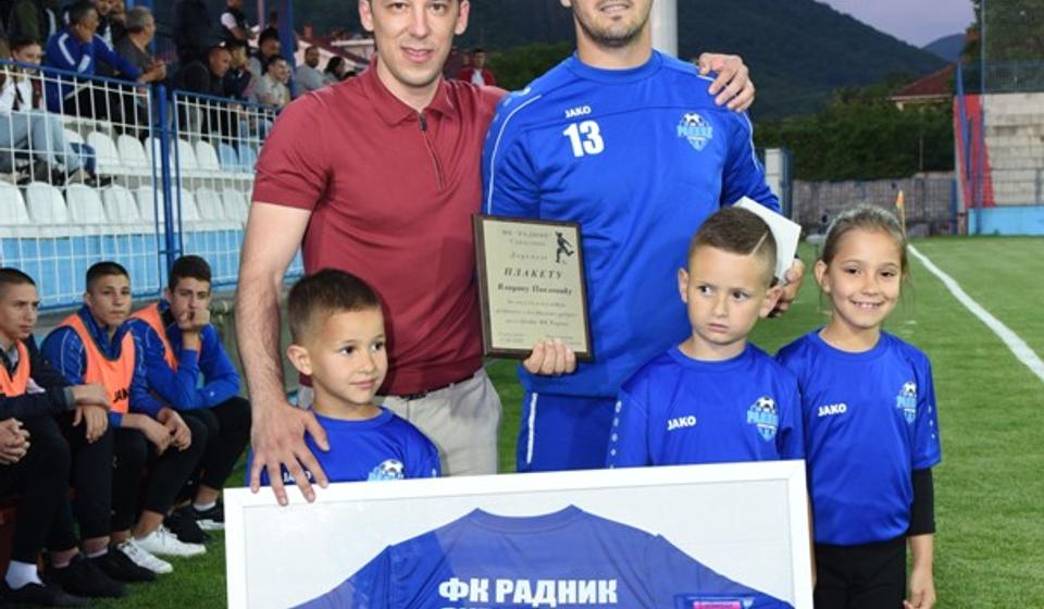 Pavlović sa predsednikom Radnika Stanislavom Tončevim. Foto FK Radnik