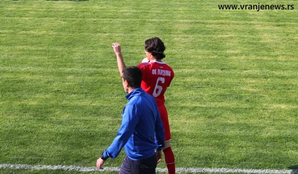 Levi spoljni Voždovca Strahinja Bošnjak. Foto VranjeNews