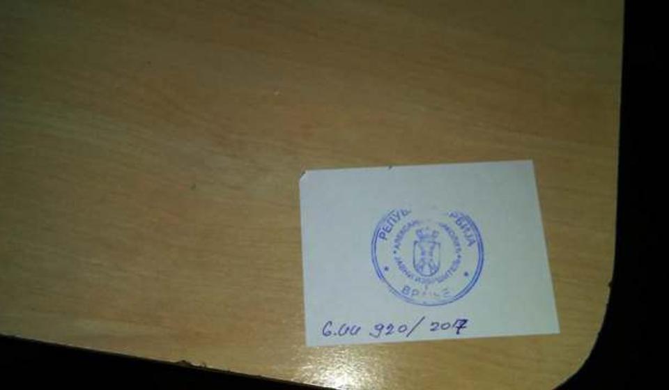 Popisan i trpezarijski sto. Foto privatna arhiva