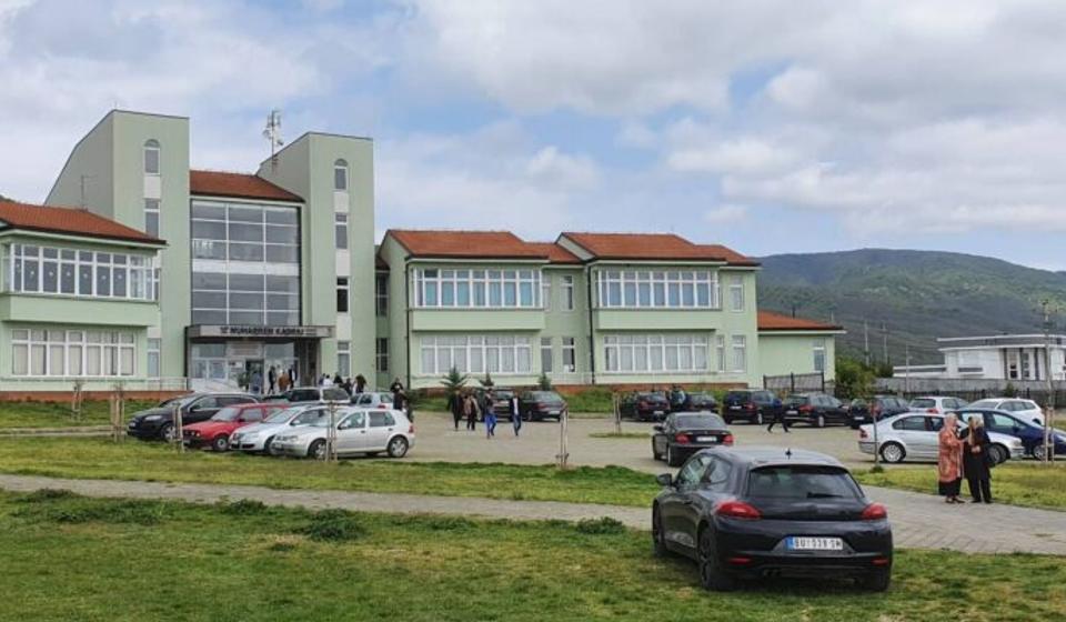 Biračko mesto br. 6 u Školi Muharem Kadriu u Velikom Trnovcu. Foto Bujanovačke