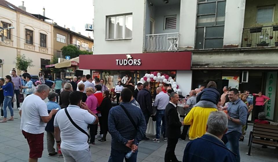 Tudors poznat po pristupačnim cenama i odličnom kvalitetu: otvaranje prodavnice u Vranju. Foto VranjeNews