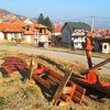 Vandali u Ćoški sa zemljom sravnili tri letnjikovca. Foto Komunalna policija