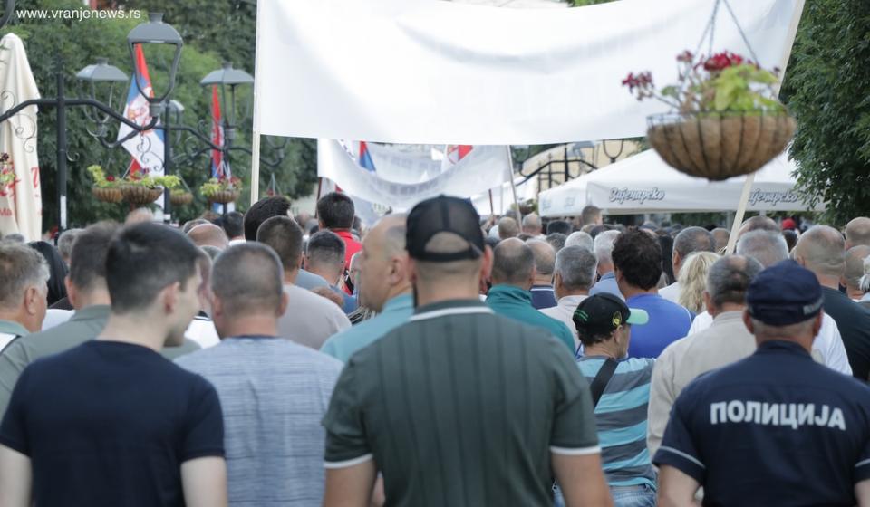 Društveno stabilni: iz Vranja u Vranjsku Banju (sa poslednjeg skupa antiblokadera u Vranju). Foto Vranje news