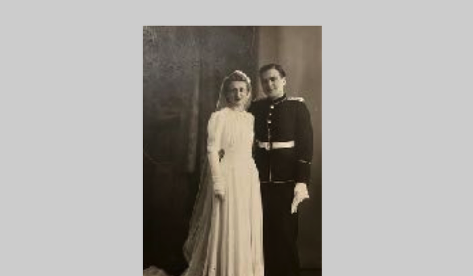 Fotografija sa venčanja Dušanke i Dragana Sotirovića: s njom je imao sina Mihajla; Dušanka je preminula 9. maja 1943. godine ubrzo posle saslušanja i maltretiranja od nemačkog Gestapoa u zatvoru. Foto arhiva B. Dimića
