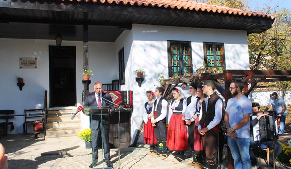 Ministrovo obraćanje ispred Muzej kuće Bore Stankovića. Foto VranjeNews