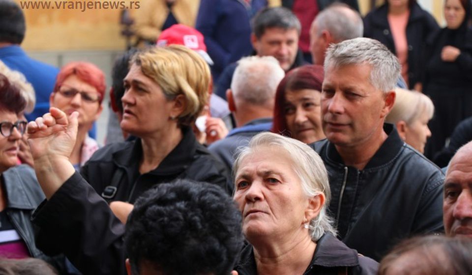 Traže minimum po 150.000 dinara: bivši radnici Koštane. Foto VranjeNews