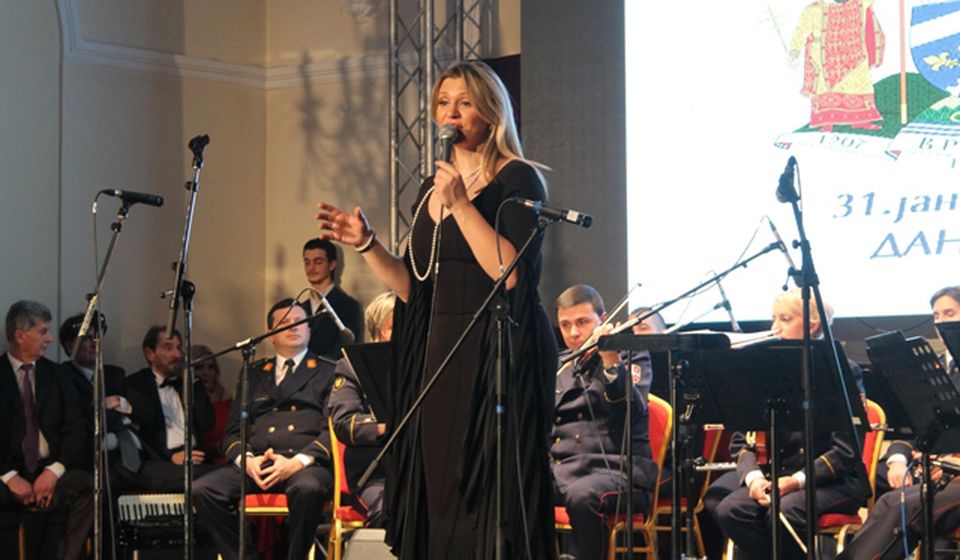 Sa ansamblom Binički nastupila je vokalna solistkinja Nada Jovanović. Foto VranjeNews