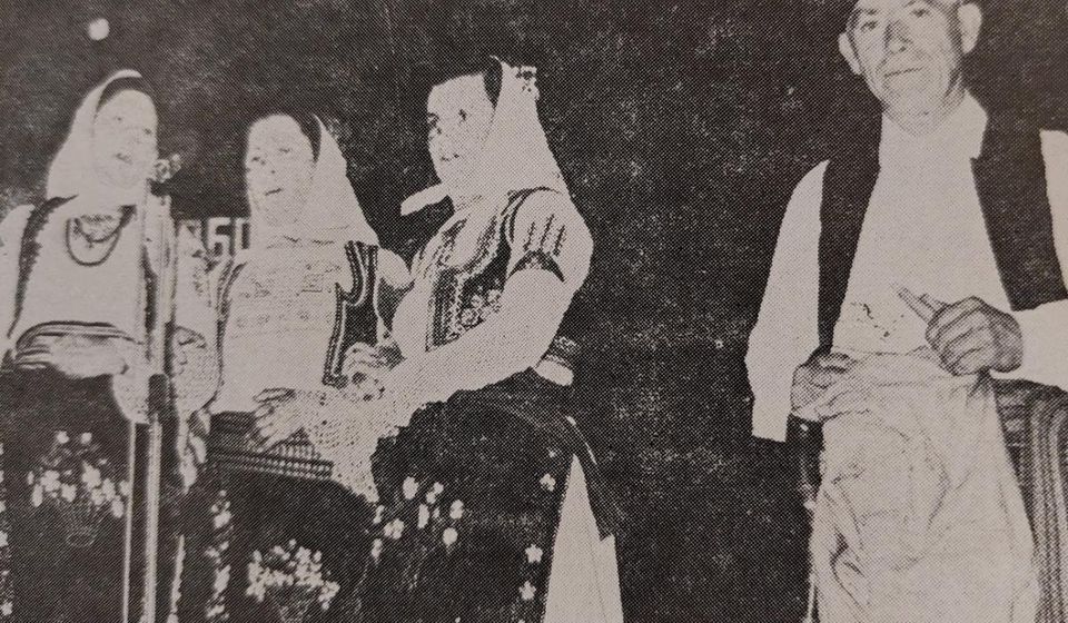 Pojedine sevdalinke su, u stvari, preobražene seoske pesme: jedna folklorna grupa iz okoline Leskovca. Foto izvor arhiva prof. dr Momčila Zlatanovića