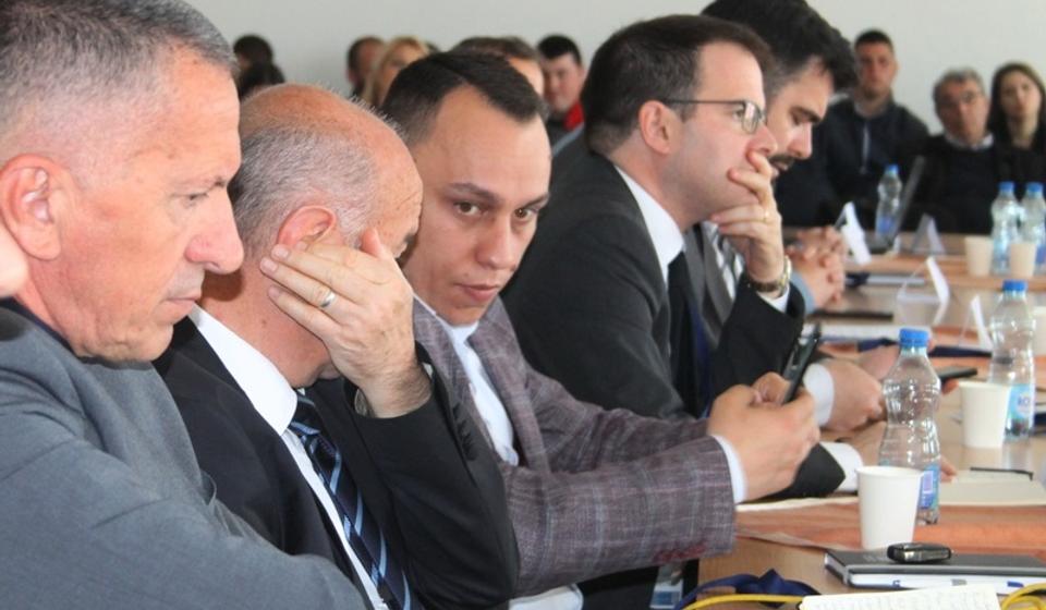 Učešće Albanaca u državnim organima na nivou simbolike, tvrdi Kamberi. Foto ilustracija Vranje News