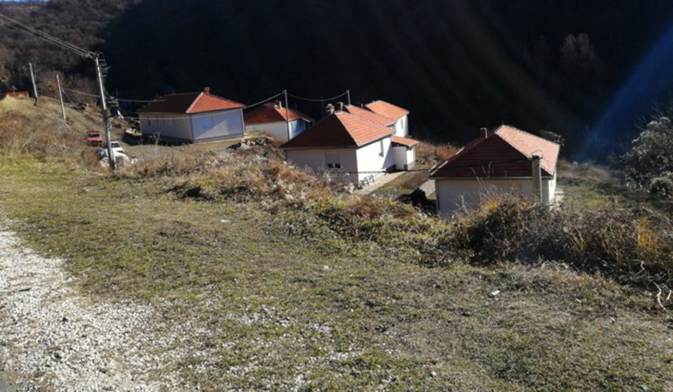 Nove kuće u naselju Suljinci zvrje prazne. Foto lična arhiva