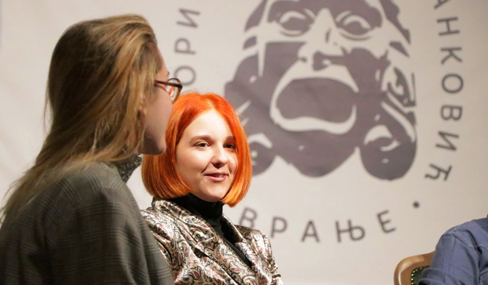 Aleksandra Jovanović na promociji svog prvog romana u Vranju u oktobru 2020. Foto Vranje News