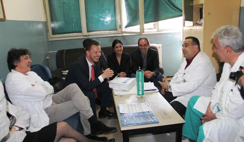 U prijatnom razgovoru sa rukovodstvom ZC i doktorima Očnog odeljenja. Foto VranjeNews