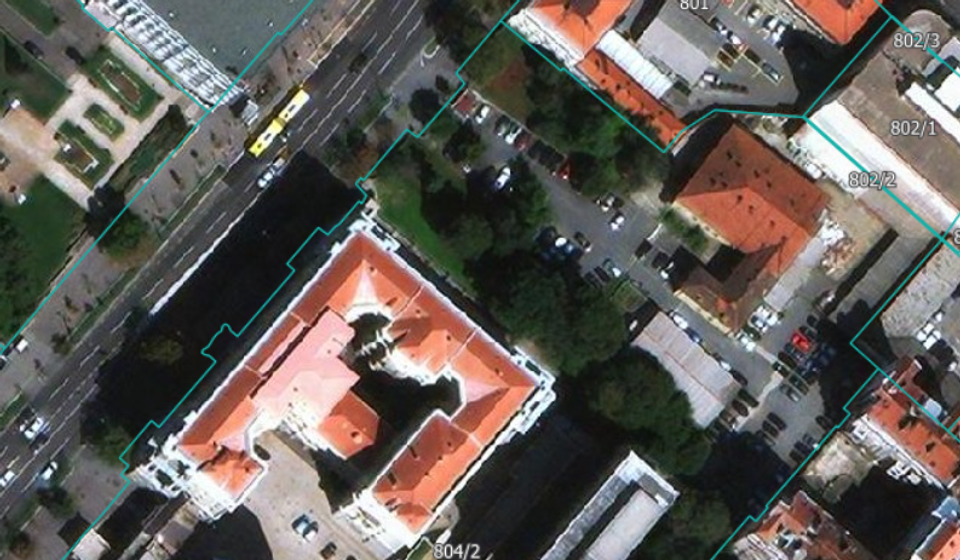 Parcela 804/2 oivičena ulicama Kneza Miloša, Nemanjinom i Resavskom. Foto: GeoSrbija