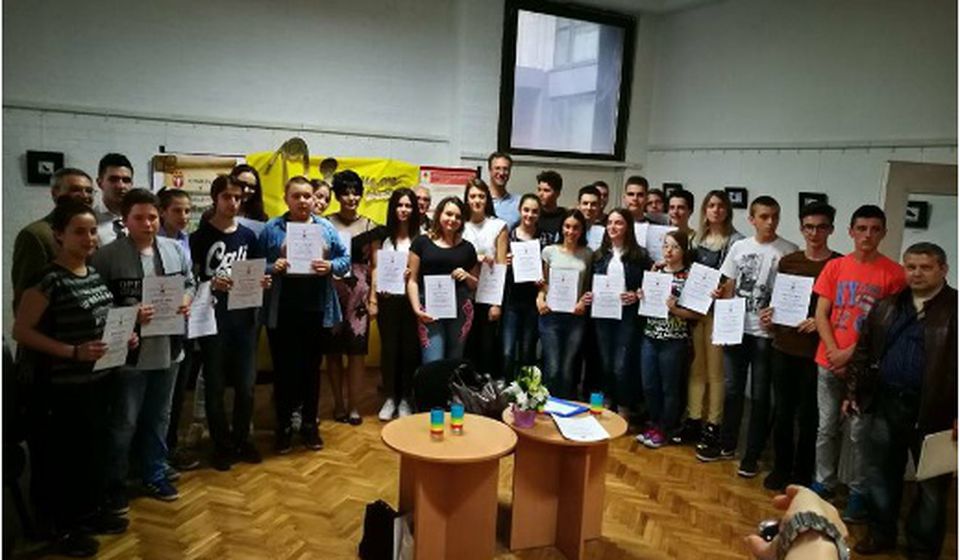 Nagrađeni učenici. Foto Grad Vranje