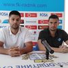 Slavoljub Đorđević (desno) i Darko Gašić pred novinarima. Foto FK Radnik