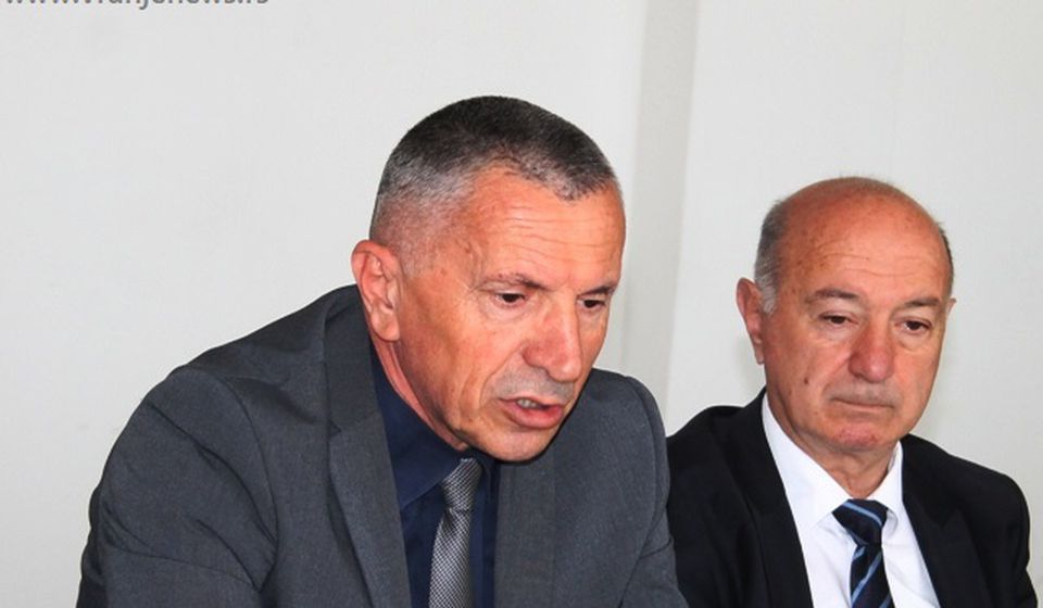 Predvodi listu: Šaip Kamberi (levo) i dosadašnji poslanik PDD-a u skupštini Srbije Skender Destani. Foto Vranje News