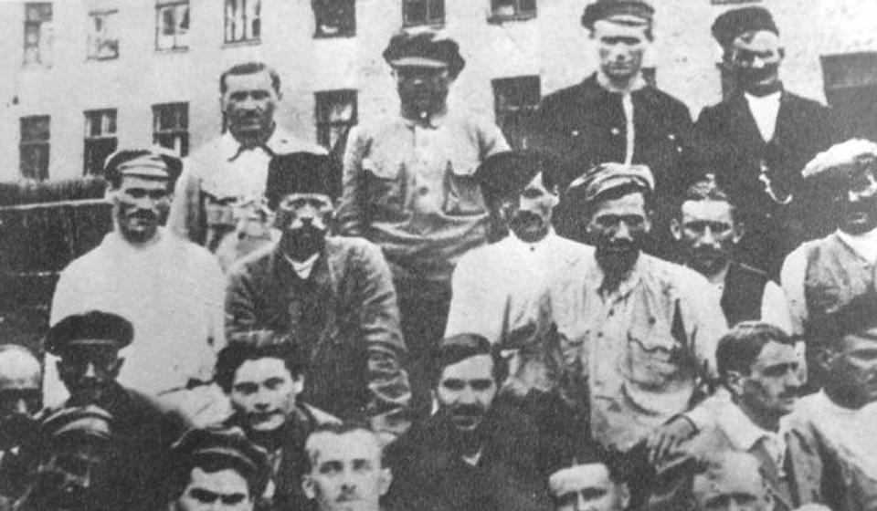 Neki od Jugoslovena, učesnika Oktobarske revolucije: fotografija je iz knjige 