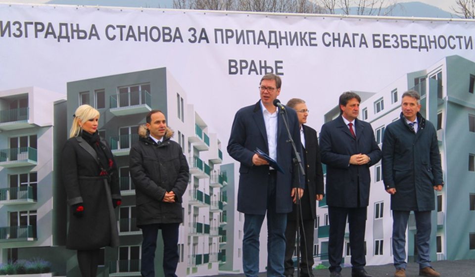 Predsednik Srbije prilikom nedavne posete Vranju obećao kvadrat za 400 evra. Foto VranjeNews