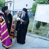Episkopi Sergije i Pahomije pristižu sa moštima. Foto Vranje News