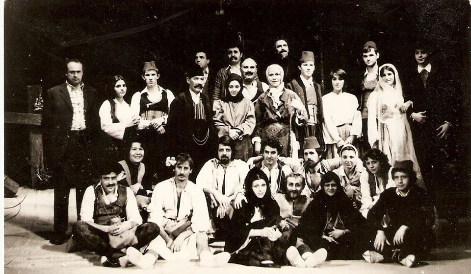 Ekipa predstave Božji ljudi u vranjskom teatru 1979. Foto Pozorište Bora Stanković