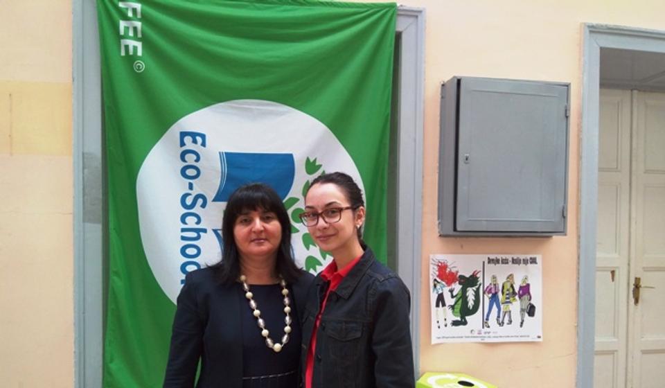 Jefimija sa svojom profesorkom. Foto VranjeNews