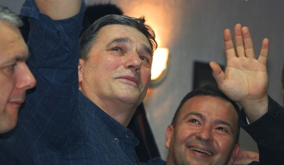 I predstavnici drugih partija želeli da ovekoveče ovaj trenutak. Foto Vranje News