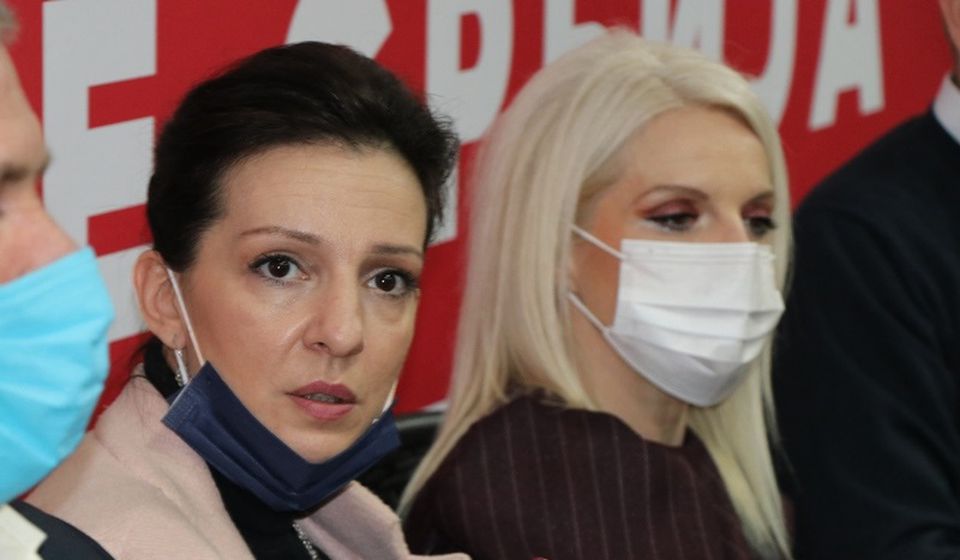 Marinika Tepić sa predsednicom vranjskog SSP-a i kandidatkinjom za poslanika Mirjanom Ilić Stošić. Foto Vranje News