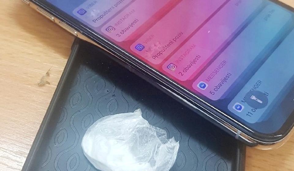 Leskovčanin šetao granicom sa kesicom kokaina u futroli mobilnog. Foto Uprava carina