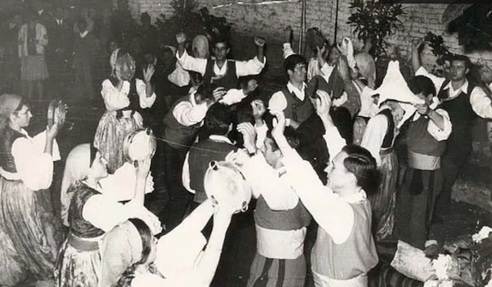 Prvi s desne strane, Đoka Stošić Svat. Foto arhiva T.R.S.