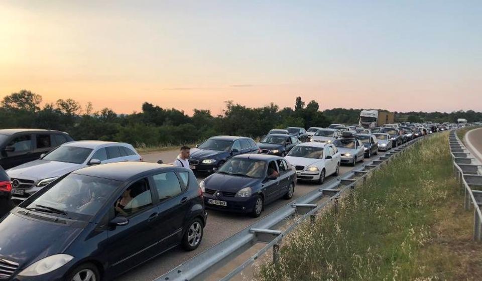 Preševo: kolona na izlazu iz zemlje. Foto Vranje News