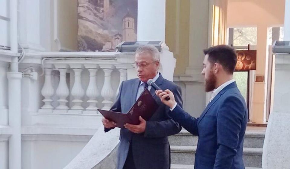 Goste je na otvaranju pozdravio Dragan Mikić, predsednik Zavičajnog udruženja Vranjanaca u Beogradu. Foto Žuto cveće