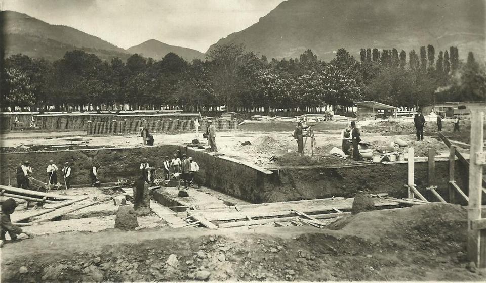 Gimnaziju u Vranju zidala je najpoznatija beogradska građevinska firma Tuner i Vagner. Foto arhiva Tomislava R. Simonovića