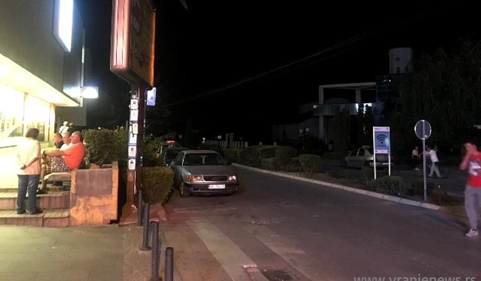 Češalj, Ledene stene i ostatak istočnog dela grada i dalje bez struje (slikano oko 21.20). Foto VranjeNews