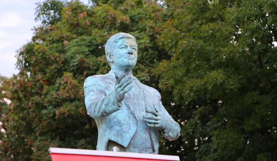 Spomenik velikom Staniši Stošiću na istoimenom trgu u centru Vranja. Foto Vranje News