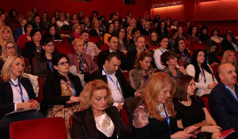 Dejanović na konferenciji u Skoplju sa kolegama iz Ex Yu. Foto lična arhiva