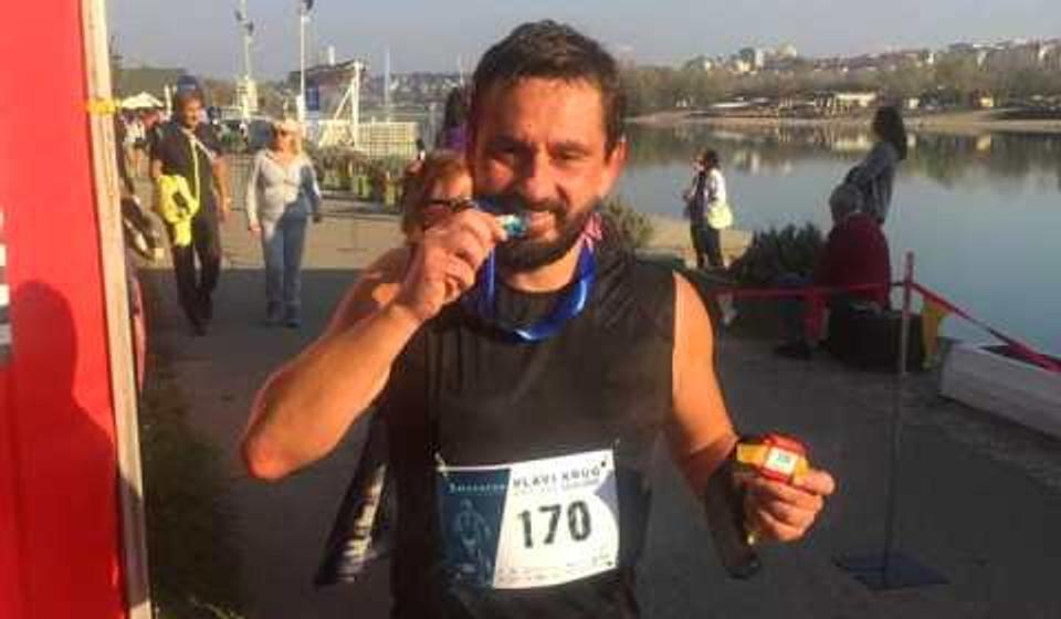Saša Ćuković oborio lični rekord na maratonu u Beogradu. Foto AK Vranjski maratonci