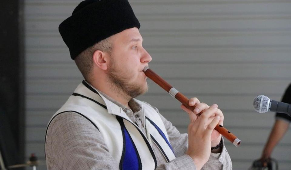 Dušan Antić iz Pirota, najbolji u kategoriji izvorno sviranje. Foto Vranje News