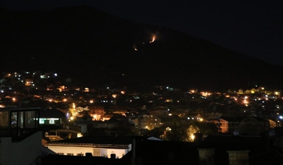 Požar još nije pod kontrolom. Foto Vranje News