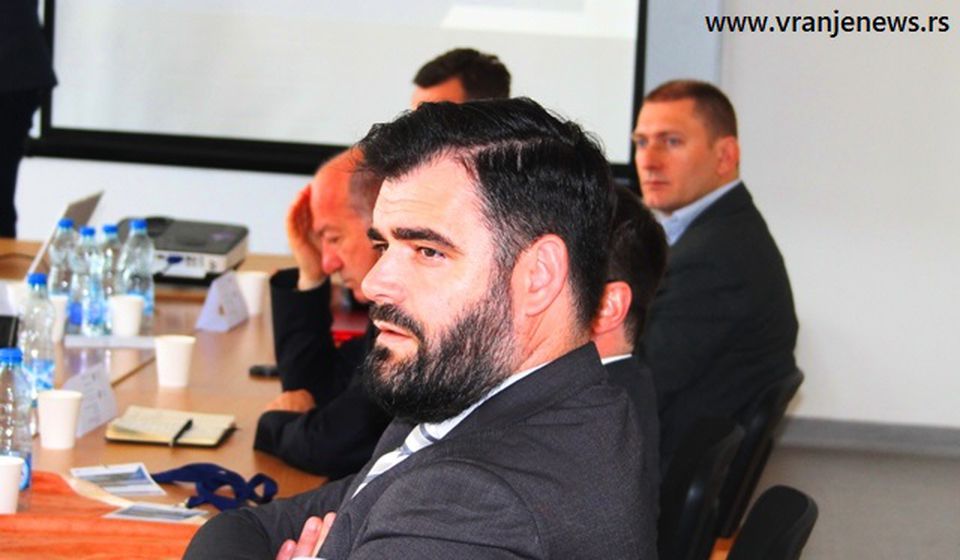 Ragmi Mustafa na okruglom stolu u Bujanovcu. Foto VranjeNews