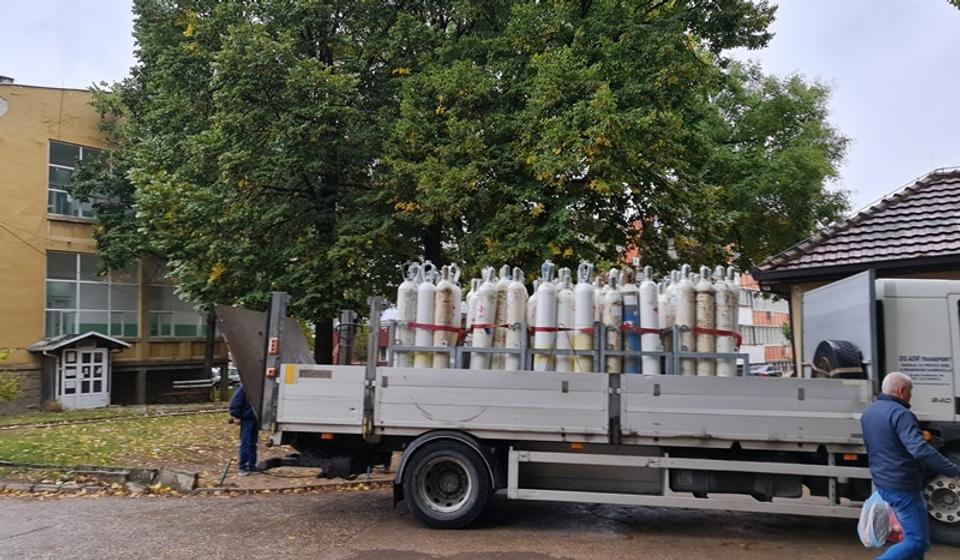 Isporuka kiseonika vranjskim COVID bolnicama. Foto ZC Vranje